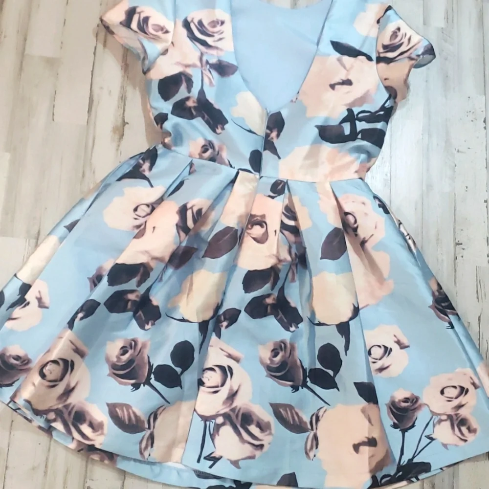 Chi Chi London Blue floral pleated party dress UK12/US8 - Picture 7 of 16